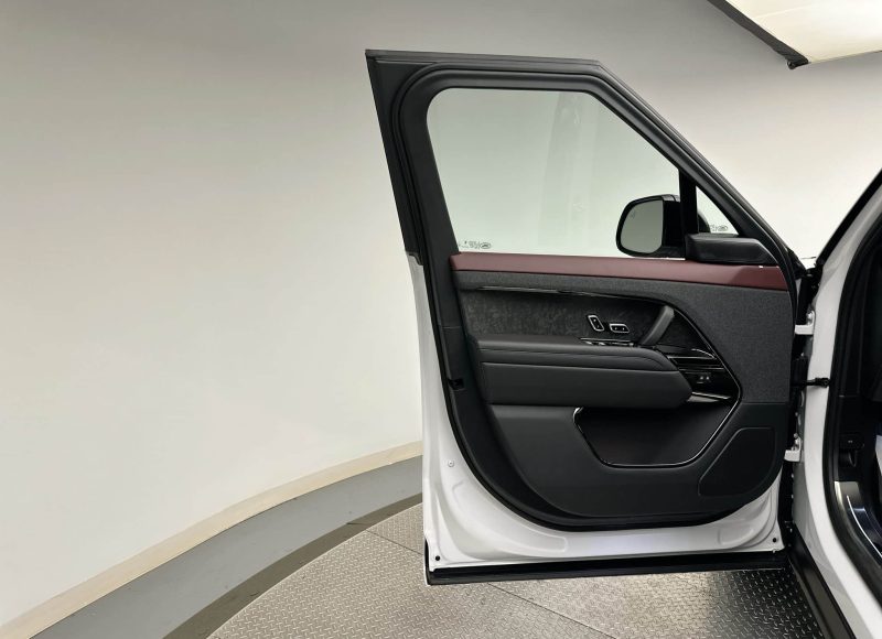 Range Rover Autobiography  2025 Model Interior View Range Rover Autobiography 2025 Model Interior View